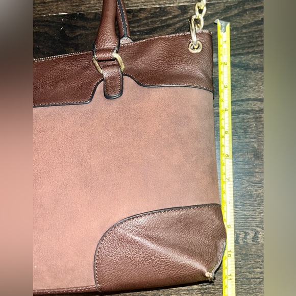 Michael Kors Brown Jet Set Bag/tote. Genuine leather with gold tone chain - Picture 12 of 16